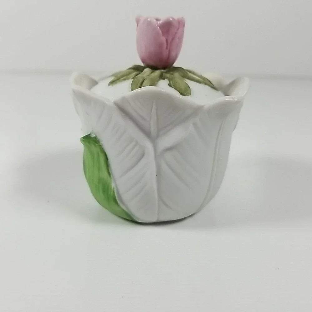 Vintage Flower Shape Trinket Box With 3D Flowers